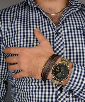 Zegarek męski Hugo Boss Integrity w odcieniu złota 1513781 to zegarek na stalowej, pozłacanej bransolecie z japońskim mechanizmem. Zegarek złoty z czarną tarczą i prostymi indeksami. Propozycja dedykowana miłośnikom  (6).JPG
