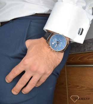 Zegarek męski Hugo Boss Skymaster 1513783 to najmodniejszy zegarek na czarnym, wytrzymałym pasku z kopertą o barwie różowego złota. Zegarek dla prawdziwego faceta z niebieska tarczą (2).JPG