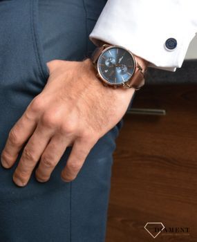 Zegarek męski Hugo Boss 1513804 Associate na brązowym pasku to zegarek z kolekcji Hugo Boss. Zegarek w odcieniu miedzi z prostymi indeskami w różowym złocie. Propozycja dedykowana miłośnikom nowoczesnego wzornictwa ( (5).JPG