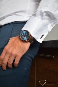 Zegarek męski Hugo Boss Champion Chrono 1513817 to najmodniejszy zegarek na brązowym, wytrzymałym pasku z kopertą o barwie różowego złota. Zegarek dla prawdziwego faceta z niebieska tarczą i prostymi indeksami (2).JPG