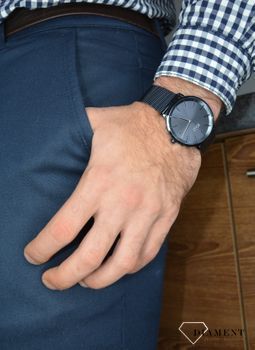 Zegarek męski Hugo Boss 1513827 'Ciemny granat' to zegarek do garnituru na stalowej, niebieskiej bransolecie typu mesh z japońskim mechanizmem. Zegarek elegancki o modnym look'u (1).JPG
