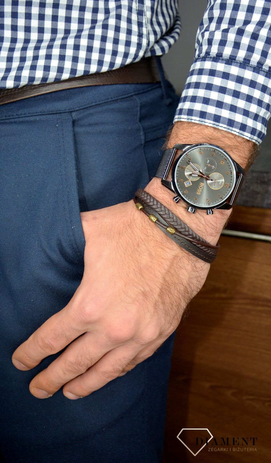 Zegarek męski Hugo Boss 1513837 Skymaster w odcieniu ciemnej szarości to zegarek z kolekcji Hugo Boss. Zegarek ciemno szary z cyframi arabskimi w różowym złocie..jpg