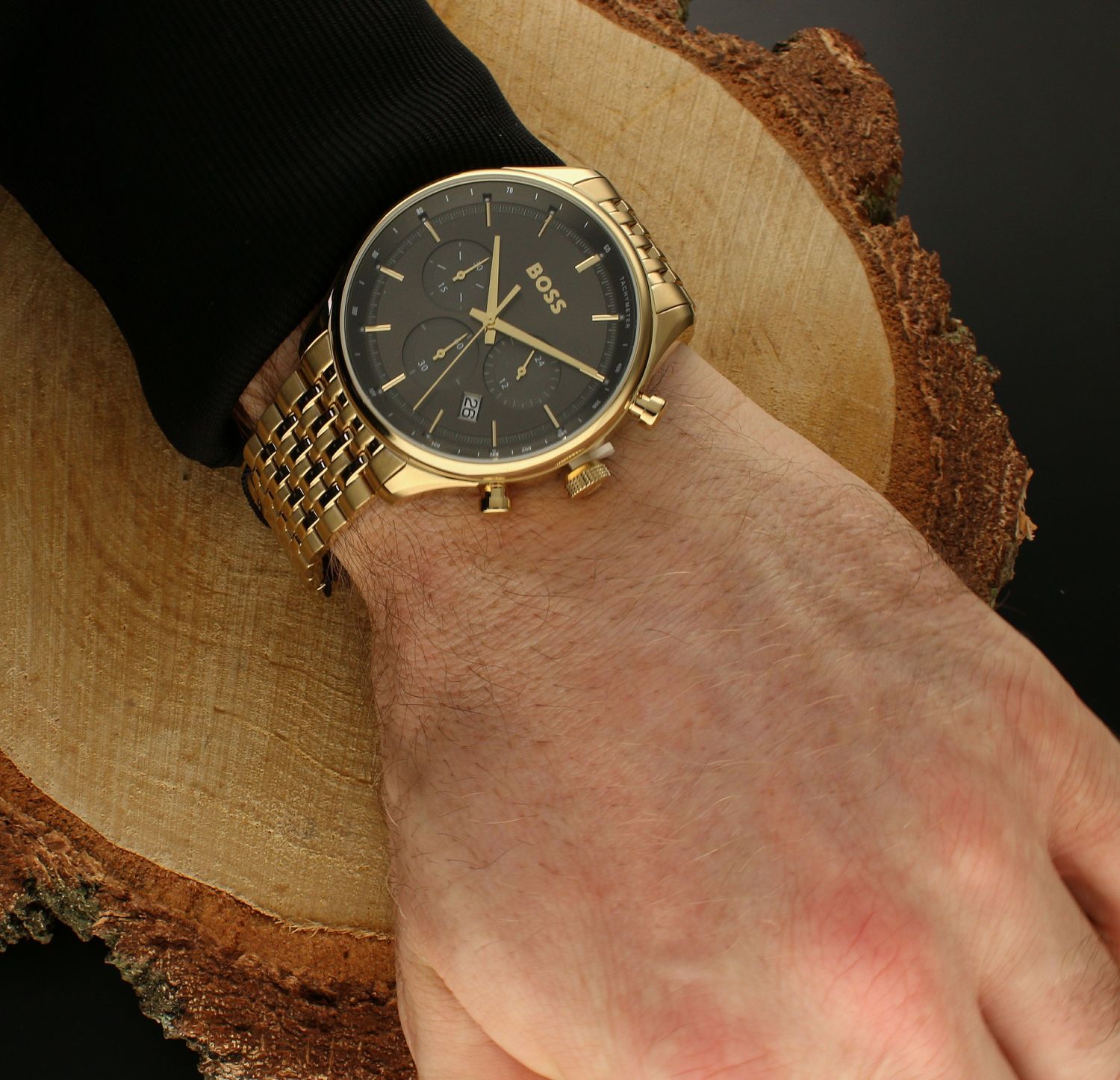 Zegarek męski złoty Hugo Boss złoty Gregor 1514051 Grafitowa tarcz. Zegarek na złotej bransolecie. Zegarek męski na bransolecie. Zegarek męski Hugo Boss z chronografem. Zegarek męski Hugo Boss idealny na prezent dla mężczyzny..jpg