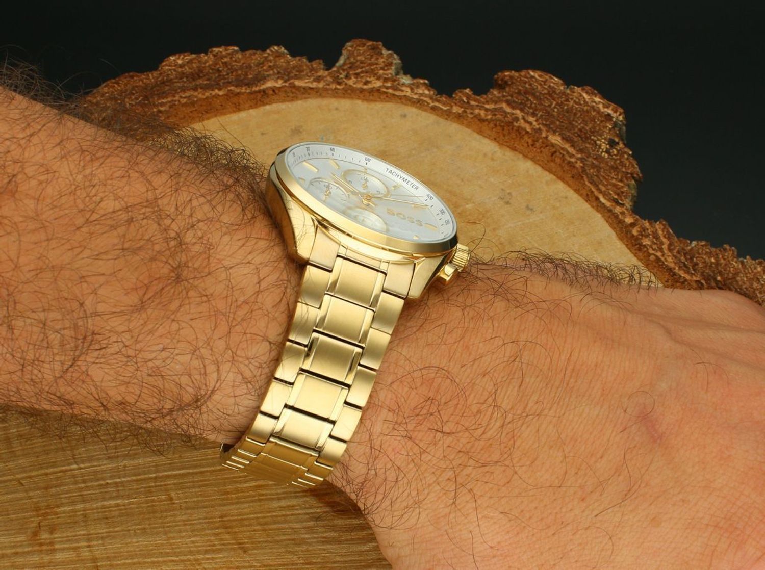 Męski zegarek Boss 1514261 – złota koperta PVD, srebrna tarcza, chronograf i tachometr. Wodoszczelność 50 m, stalowa bransoleta, precyzyjny mechanizm kwarcowy.1.jpg