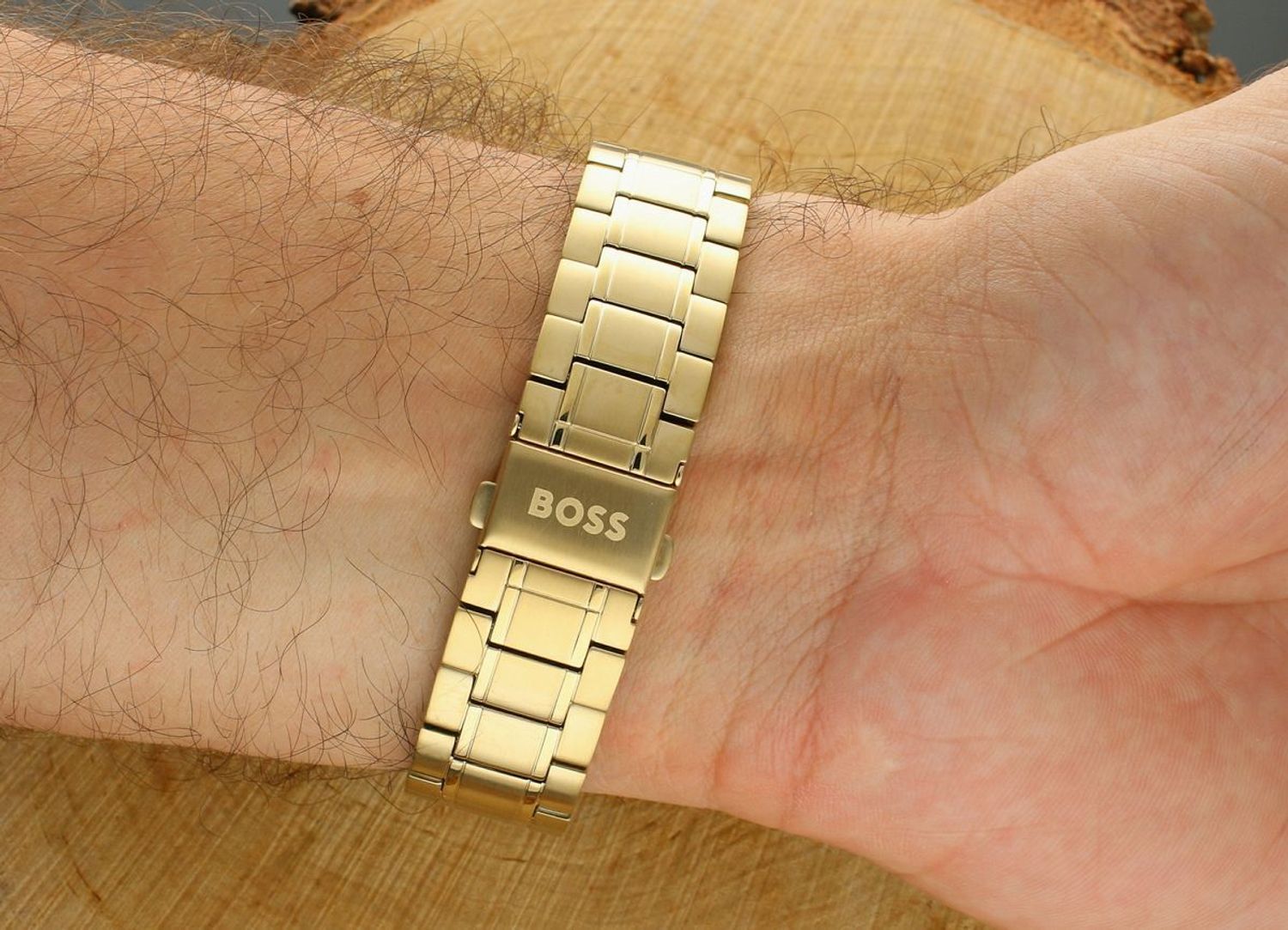 Męski zegarek Boss 1514261 – złota koperta PVD, srebrna tarcza, chronograf i tachometr. Wodoszczelność 50 m, stalowa bransoleta, precyzyjny mechanizm kwarcowy.1.jpg