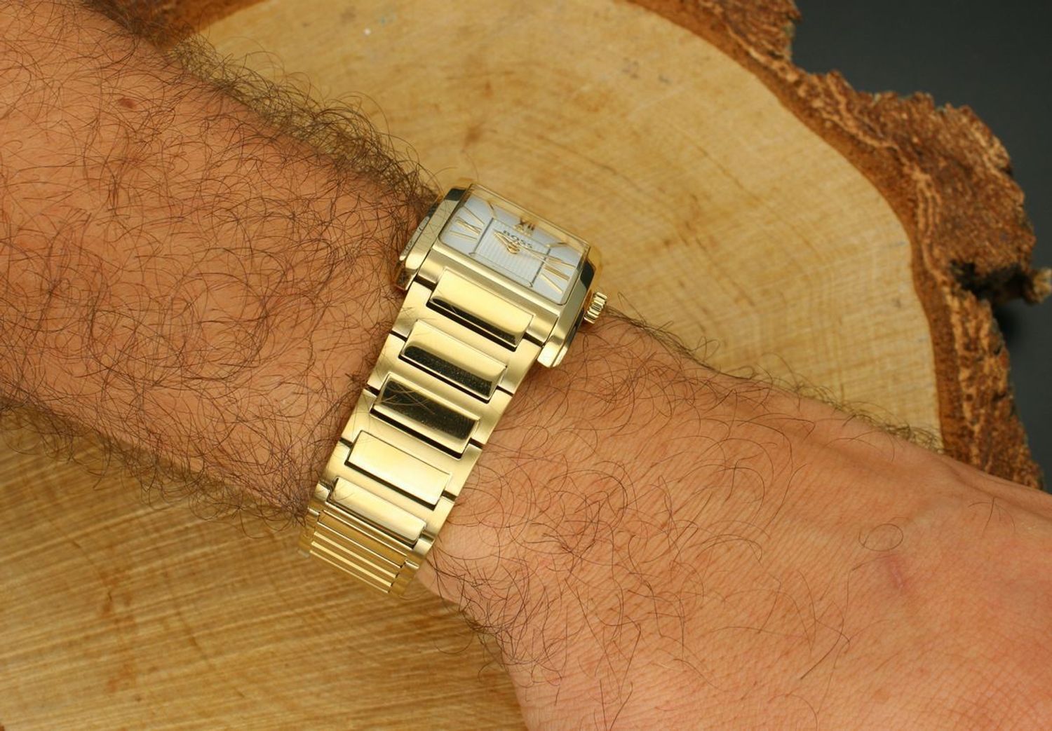 Odkryj męski zegarek Boss Principle z prostokątną kopertą 28x39 mm, stalową bransoletą i datownikiem. Styl, precyzja i elegancja na co dzień. Sprawdź w naszym sklepie!11.jpg