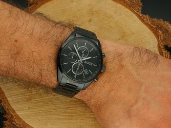 Męski zegarek Boss Grand Prix z kopertą 44 mm, czarną tarczą i stalową bransoletą. Mechanizm kwarcowy, datownik, chronograf i skala tachymetryczna. Wodoszczelność 5 bar.2.jpg