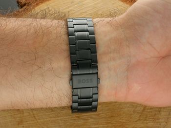 Męski zegarek Boss Grand Prix z kopertą 44 mm, czarną tarczą i stalową bransoletą. Mechanizm kwarcowy, datownik, chronograf i skala tachymetryczna. Wodoszczelność 5 bar.4.jpg