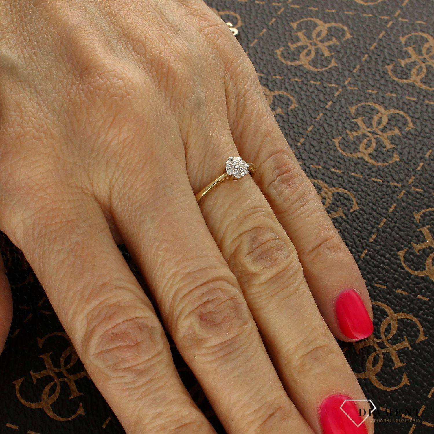 Pierścionek złoty DIAMENT żółte złoto, siedem diamentów, kwiatek 15202TPI 585.jpg