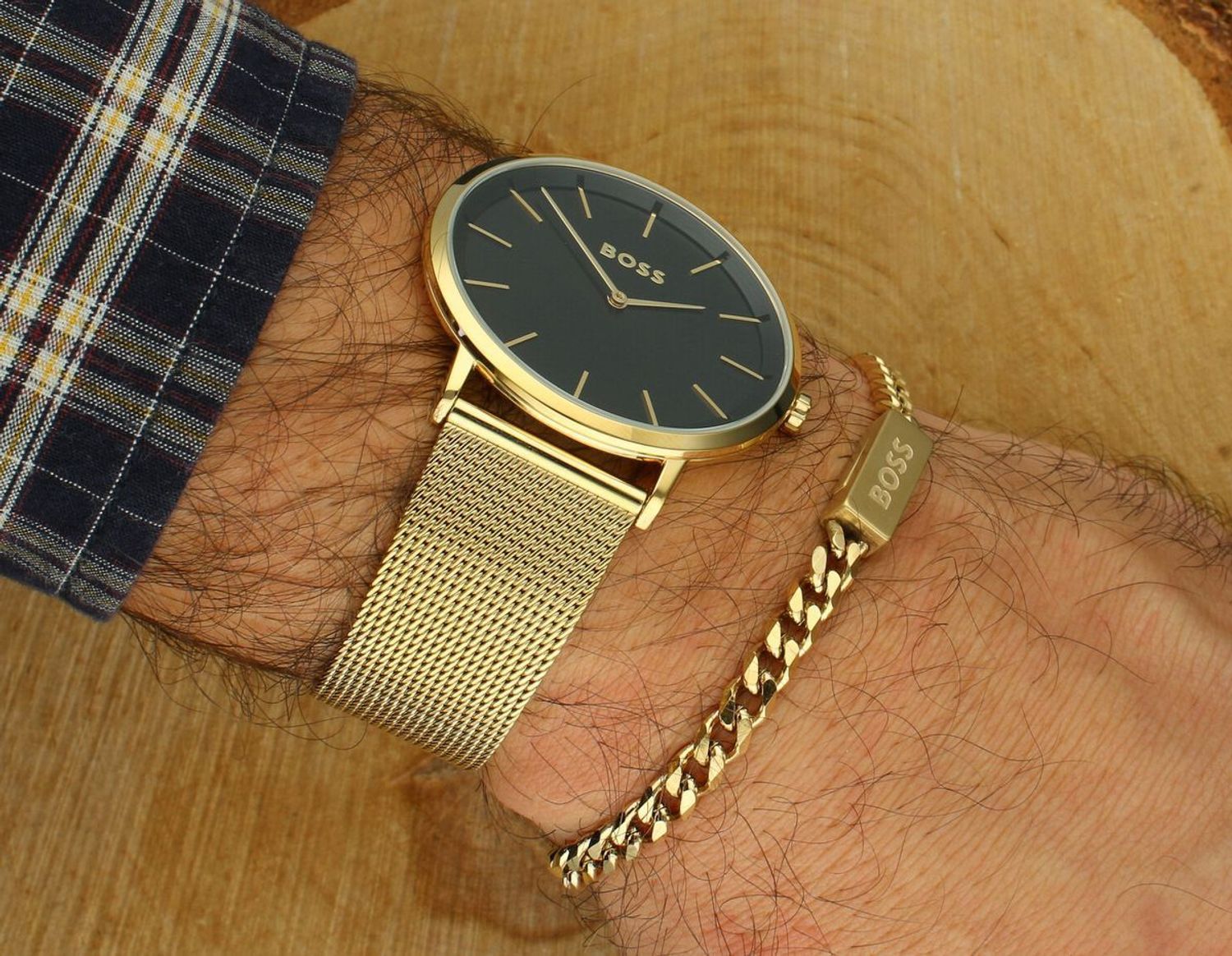 Elegancki zegarek męski Hugo Boss 1570152 SKYLINER z mechanizmem kwarcowym, złotą stalową kopertą, czarną tarczą i regulowaną bransoletą G-Link. Klasyka, elegancja i precyzja wykonania.1.jpg