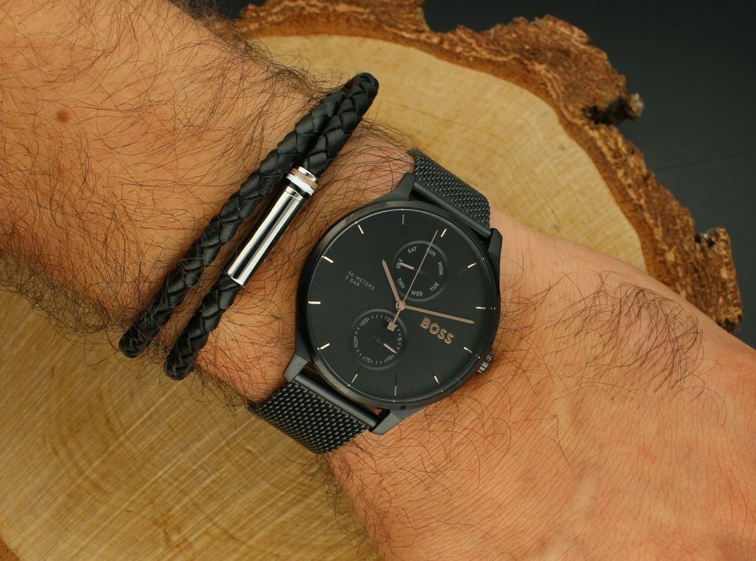 Hugo Boss Tyler – elegancki zegarek męski ze stali szlachetnej z czarną tarczą, mechanizmem kwarcowym, datownikiem i wskaźnikiem dnia tygodnia. Wodoszczelność 5 bar, szkło mineralne, 1.jpg