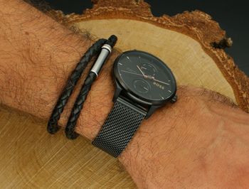 Hugo Boss Tyler – elegancki zegarek męski ze stali szlachetnej z czarną tarczą, mechanizmem kwarcowym, datownikiem i wskaźnikiem dnia tygodnia. Wodoszczelność 5 bar, szkło mineralne, bransoleta 6.jpg