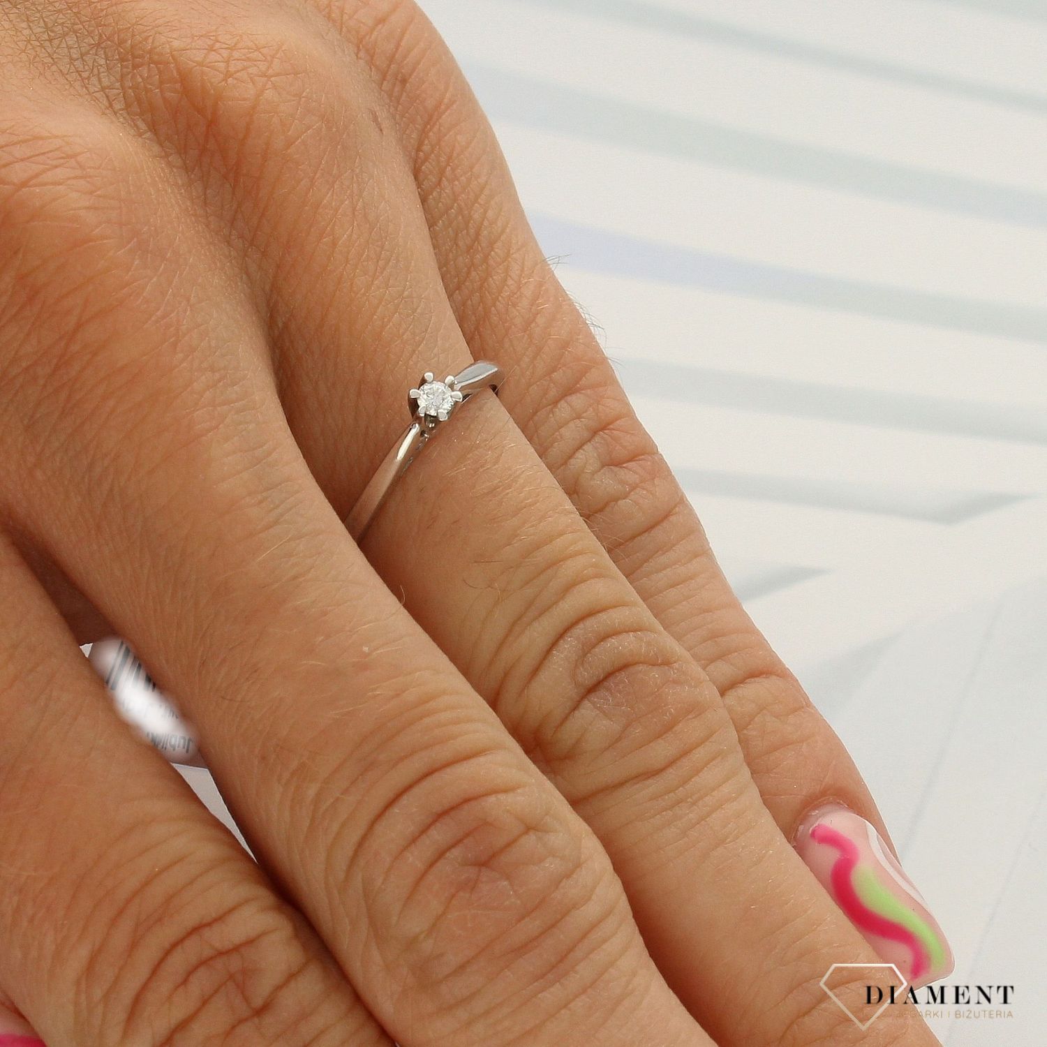 Pierścionek złoty DIAMENT białe złoto, diament, klasyka 161805. Pierścionki zaręczynowe z białego złota z jednym kamieniem.jpg