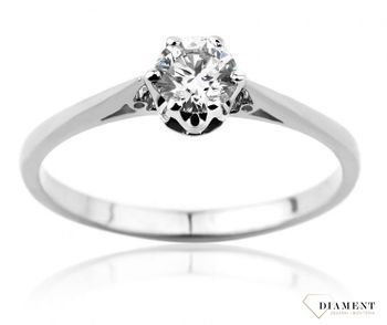 Pierścionek złoty Diament 585, białe złoto, diamenty wykonany ze złota próby 585. Pierścionek z jednym diamentem wielkości 0,10 ct, czystości SI oraz barwie H..jpg