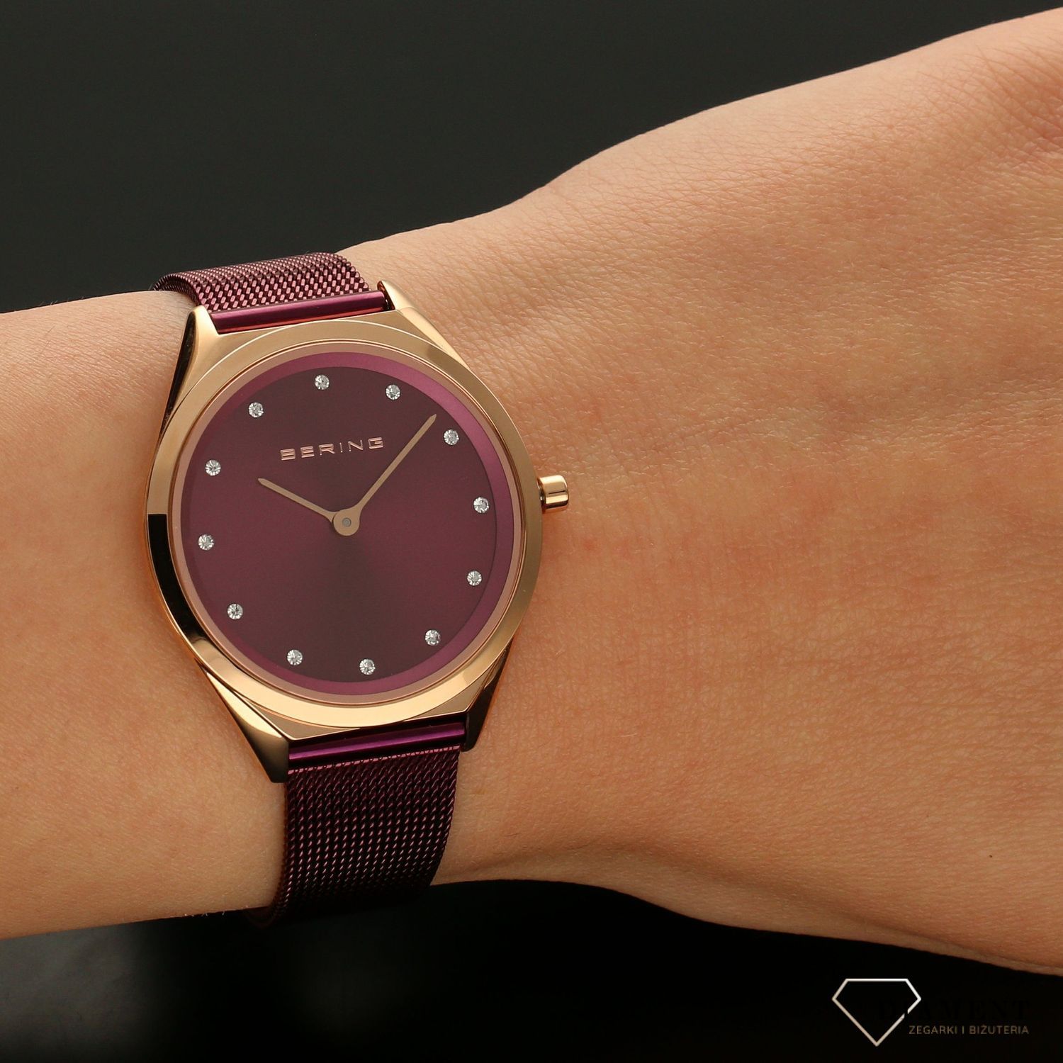 Zegarek damski na bransolecie w kolorze fioletowym z pozłacaną kopertą Bering 17031-969 (1).jpg