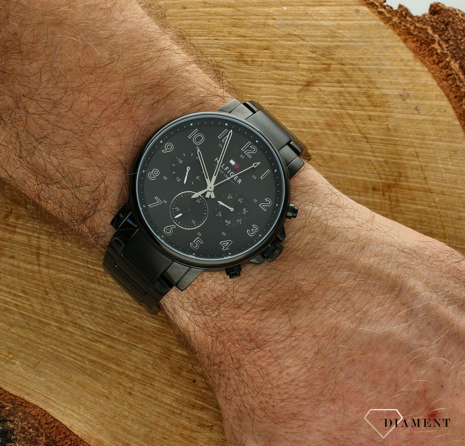 Zegarek męski Tommy Hilfiger Daniel czarna bransoleta 1710383. Męski zegarek na bransolecie Tommy Hilfiger. Zegarek męski Tommy Hilfiger z czarną tarcza. Zegarek modowy na bransolecie czarnej. Zegarek męski Tom.jpg