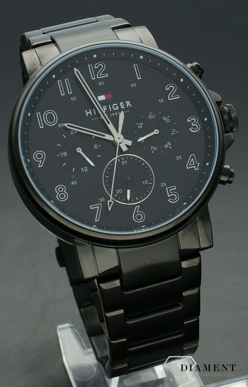 Zegarek męski Tommy Hilfiger Daniel czarna bransoleta 1710383. Męski zegarek na bransolecie Tommy Hilfiger. Zegarek męski Tommy Hilfiger z czarną tarcza. Zegarek modowy na bransolecie czarnej. Zegarek męski Tom.jpg