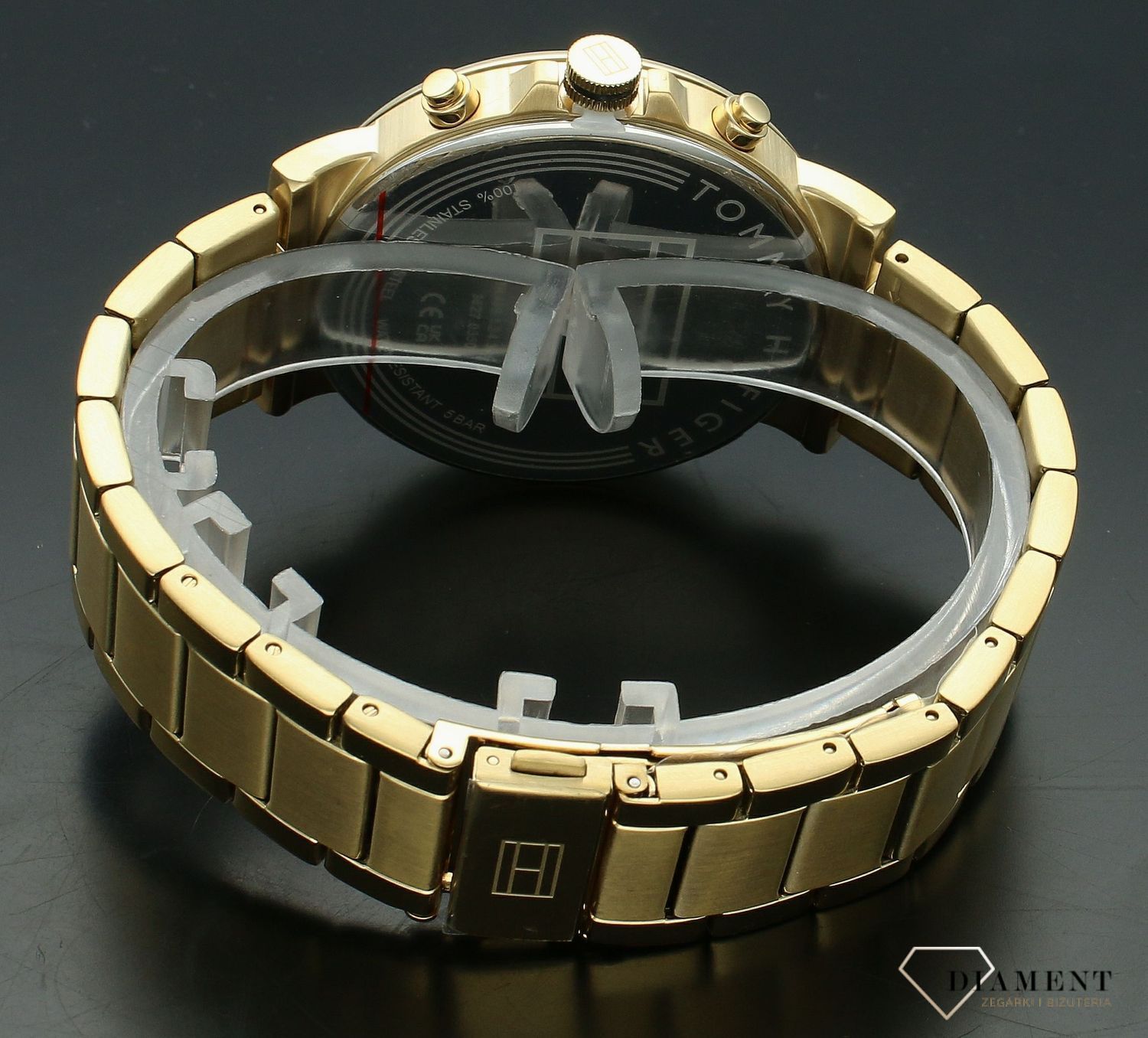 Zegarek męski na bransolecie Tommy Hilfiger Tyson 1710589.  Męski zegarek na bransolecie Tommy Hilfiger. Zegarek męski Tommy Hilfiger z czarną tarcza. Zegarek modowy na złotej bransolecie . Zegarek męski Tommy.jpg