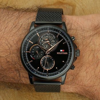 Zegarek Tommy Hilfiger Steward 1710610 – męski czarny stal mesh z różowozłotymi detalami black.jpg