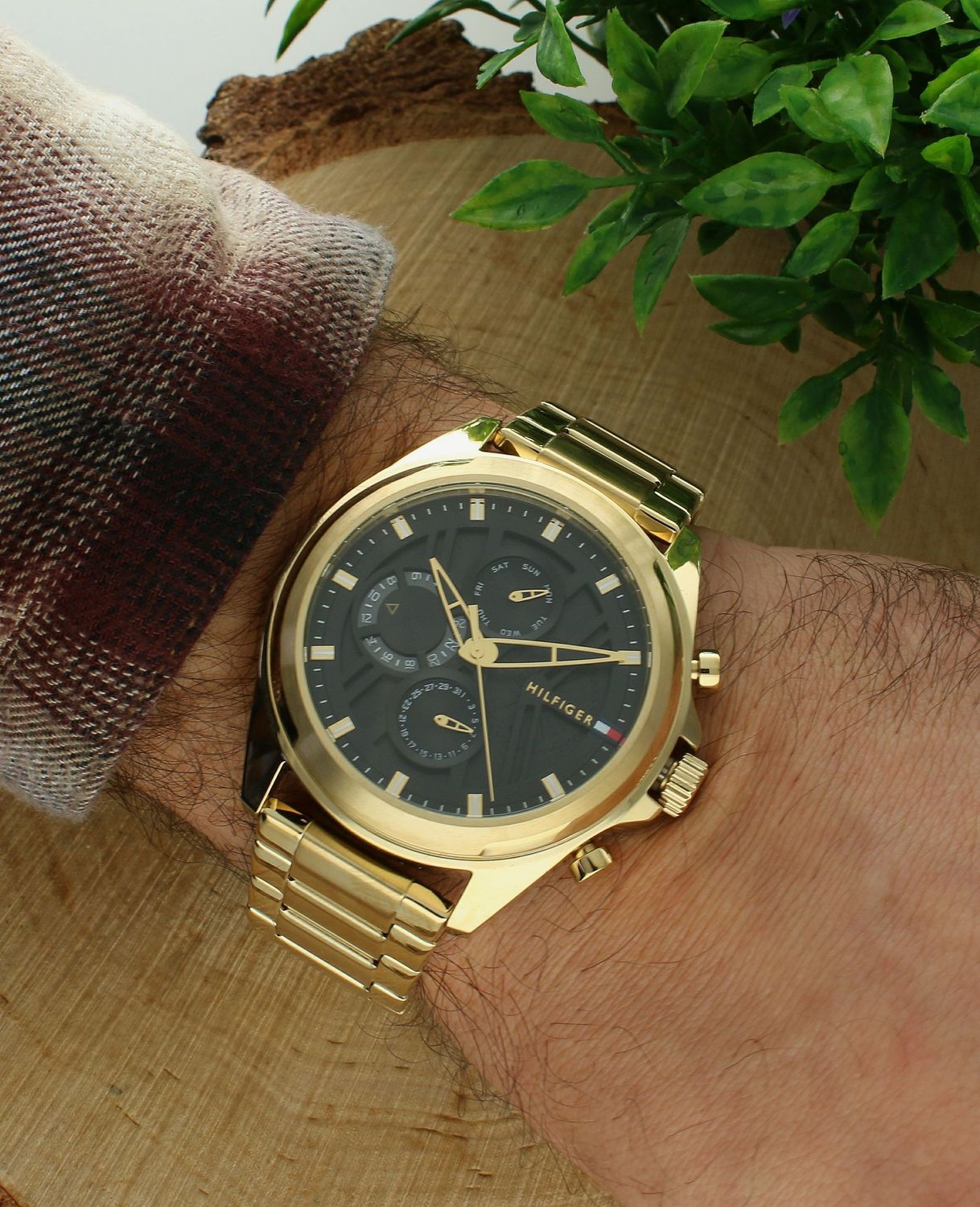 Zegarek TOMMY HILFIGER 1710658, o czasomierz który posiada kwarcowy mechanizm, zasilany za pomocą baterii. Dzięki temu jest bardzo dokładny. Wysokiej jakości stal chirurgiczna 316L użyta do wykonania koperty gwarantuje.jpg