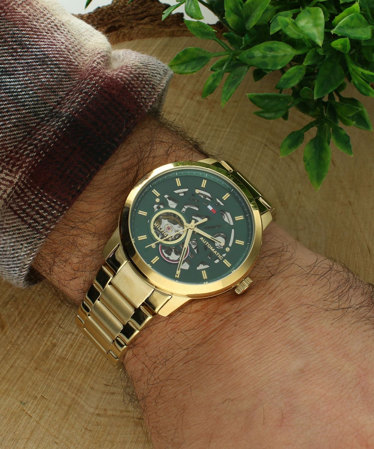 Zegarek męski automatic TOMMY HILFIGER 1710662, posiada mechanizm mechaniczny wyposażony dodatkowo w urządzenie nazywane automatycznym naciągiem. Głównym elementem tego urządzenia jest wahnik. Automatyczny naciąg pozwa.jpg