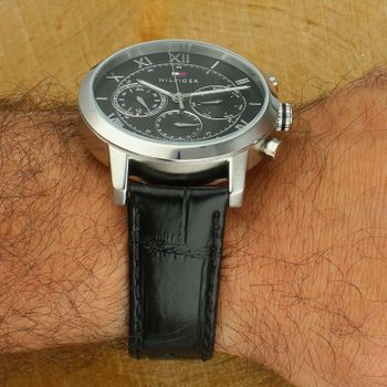 Zegarek Tommy Hilfiger 1710725 – męski srebrny ze skórzanym paskiem i czarną tarczą fashion.jpg
