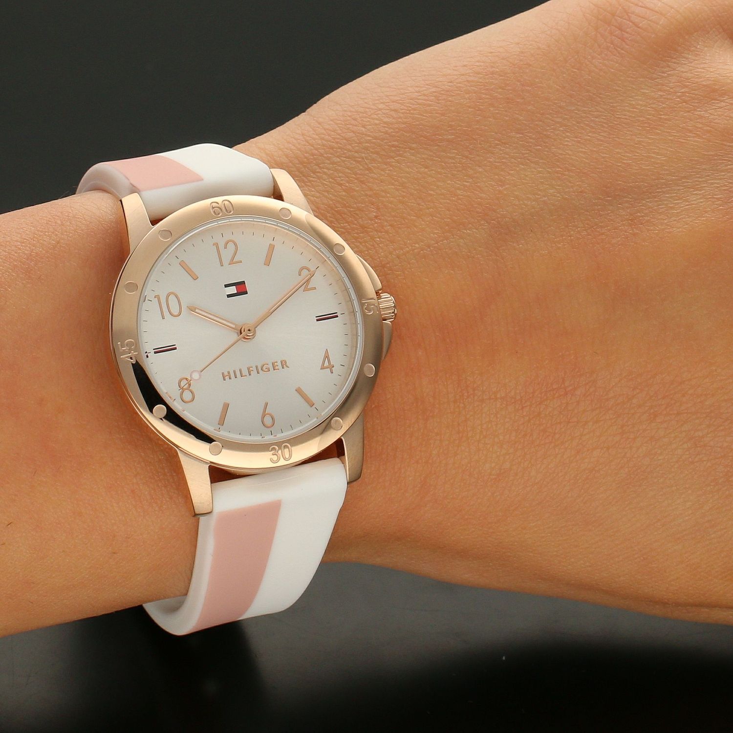 Zegarek dla dziewczynki na pasku biało- różowym Tommy Hilfiger Kids 1720015.webp