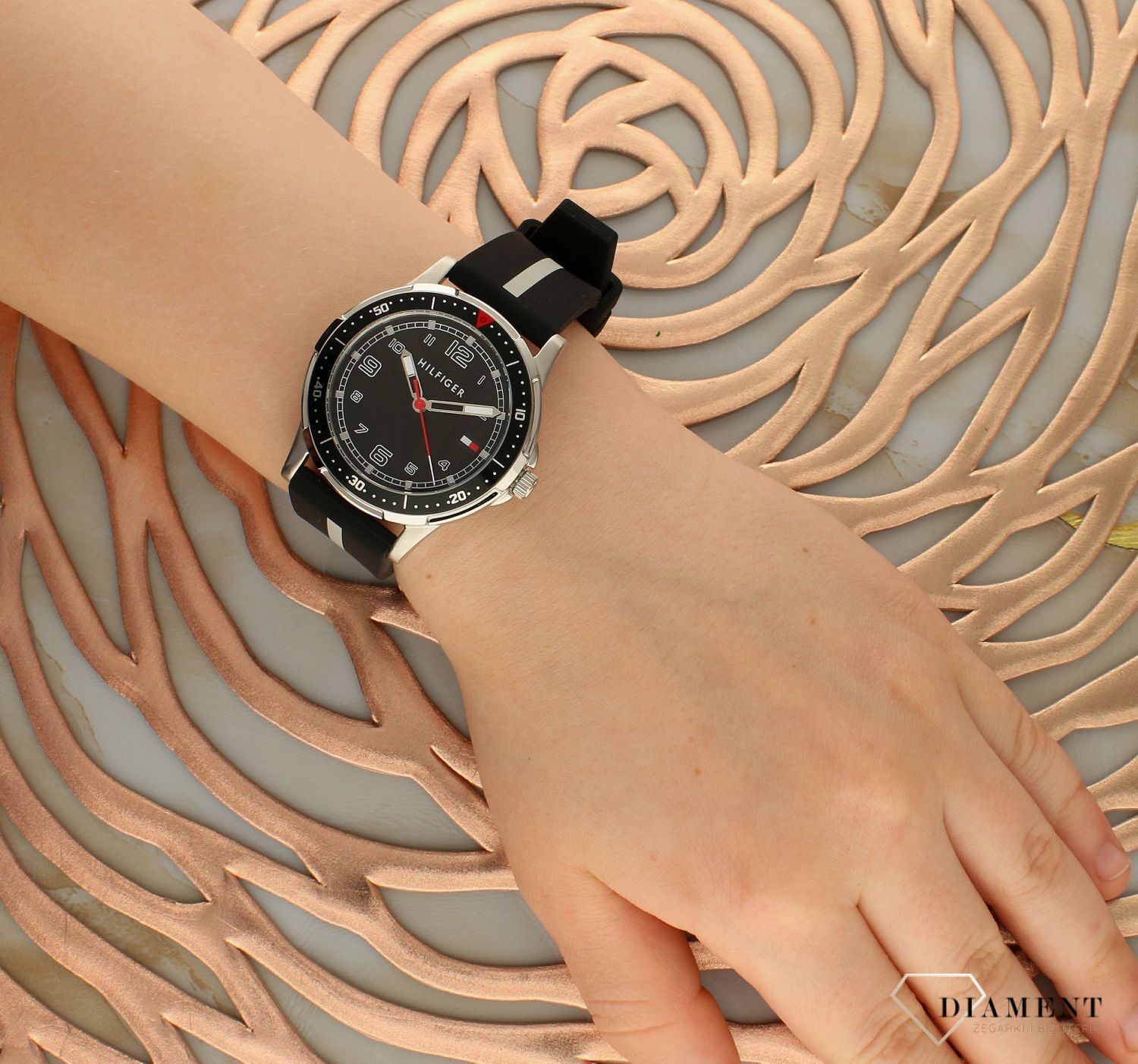 Zegarek dziecięcy Tommy Hilfiger Kids Czarny Pasek 1720034 (2).jpg