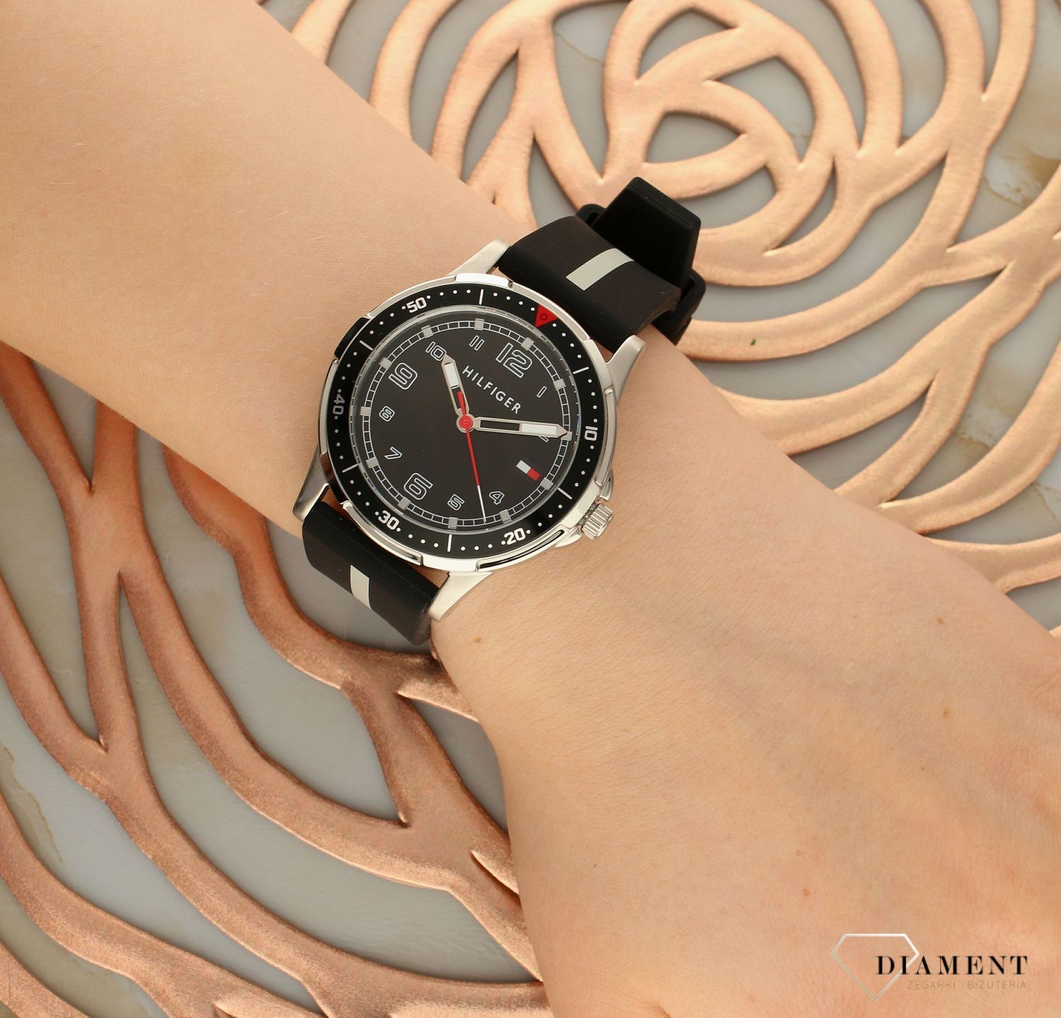 Zegarek dziecięcy Tommy Hilfiger Kids Czarny Pasek 1720034 (2).jpg