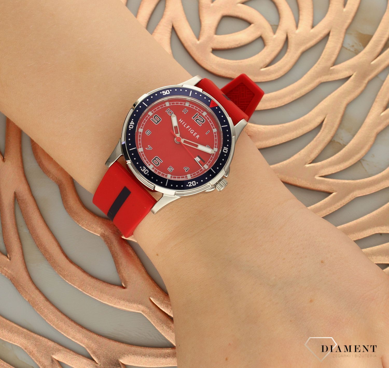 Zegarek dziecięcy Tommy Hilfiger Kids Czerwony Pasek 1720035 (2).jpg