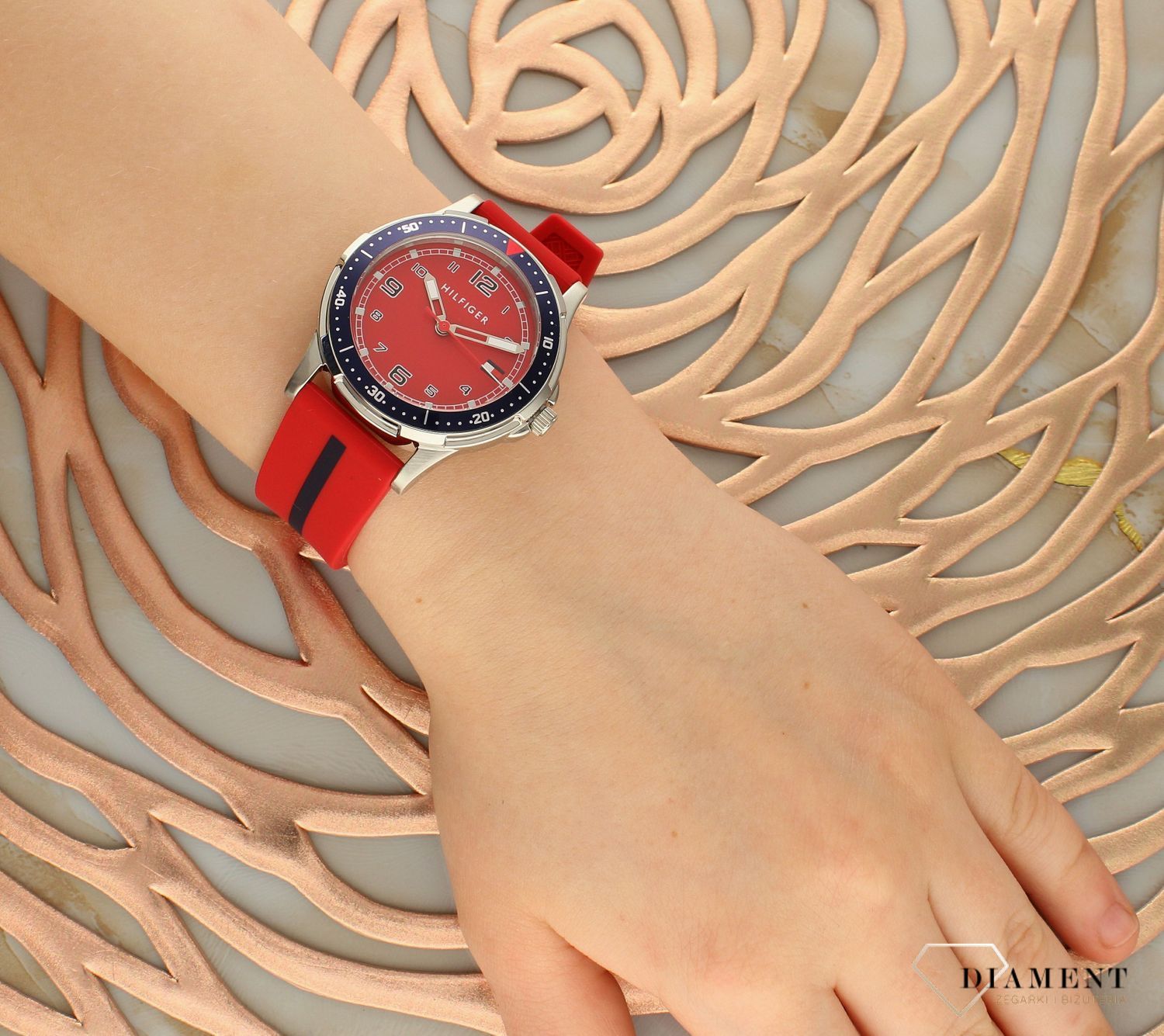 Zegarek dziecięcy Tommy Hilfiger Kids Czerwony Pasek 1720035 (2).jpg