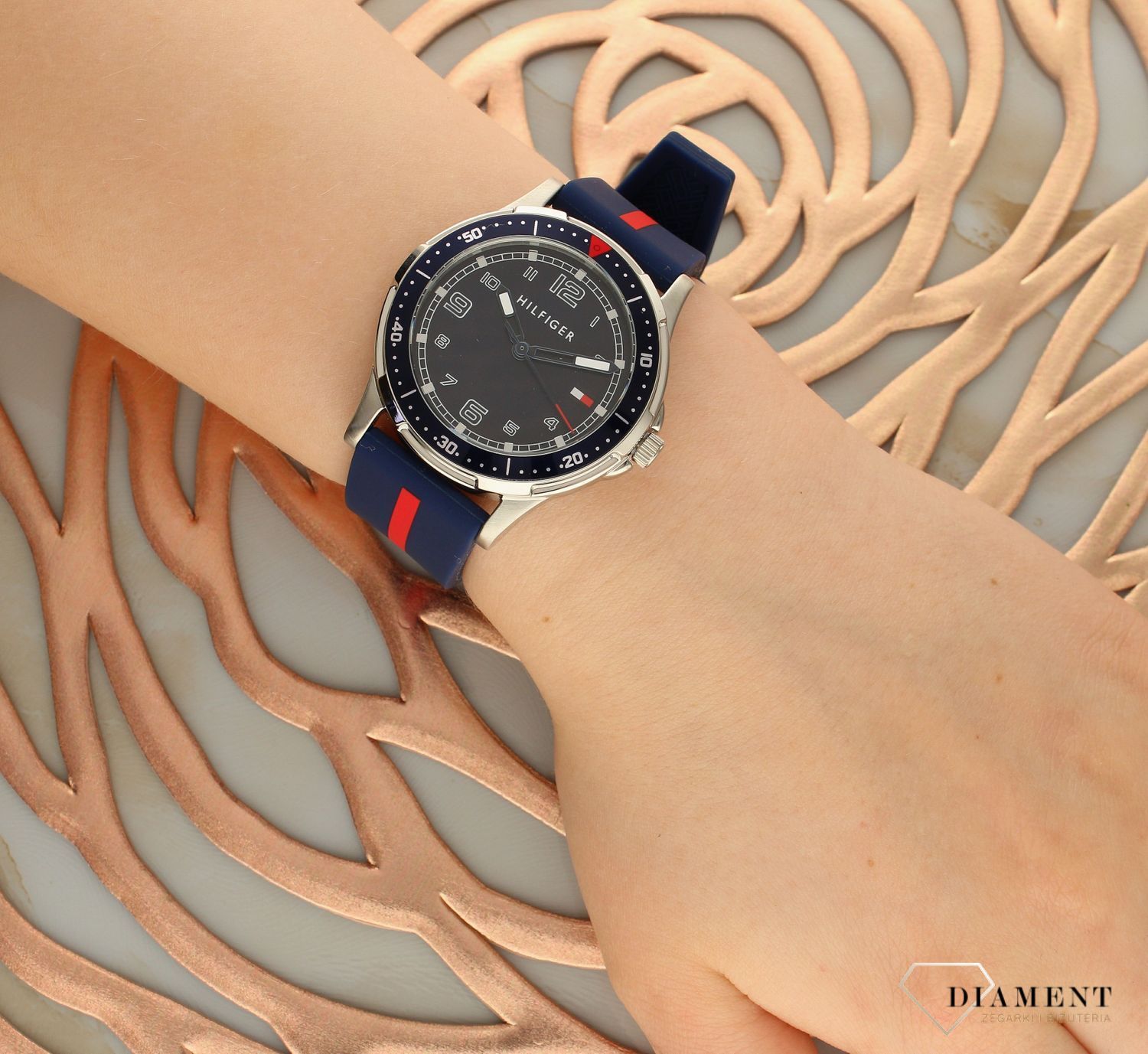 Zegarek dziecięcy Tommy Hilfiger Kids Granatowo Czerwony Pasek 1720036 (2).jpg