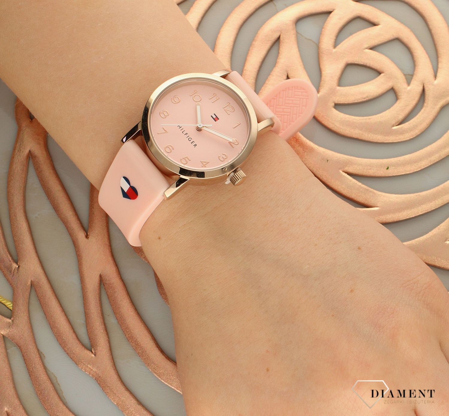 Zegarek dziecięcy Tommy Hilfiger Kids Biały 1720038 (1).jpg