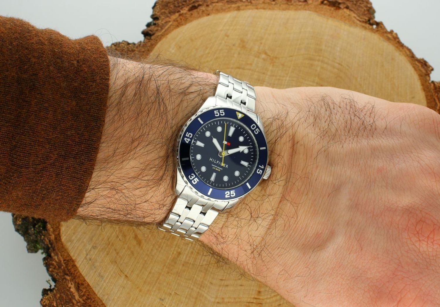 Zegarek chłopięcy  na srebrnej bransolecie Tommy Hilfiger 1720049.jpg