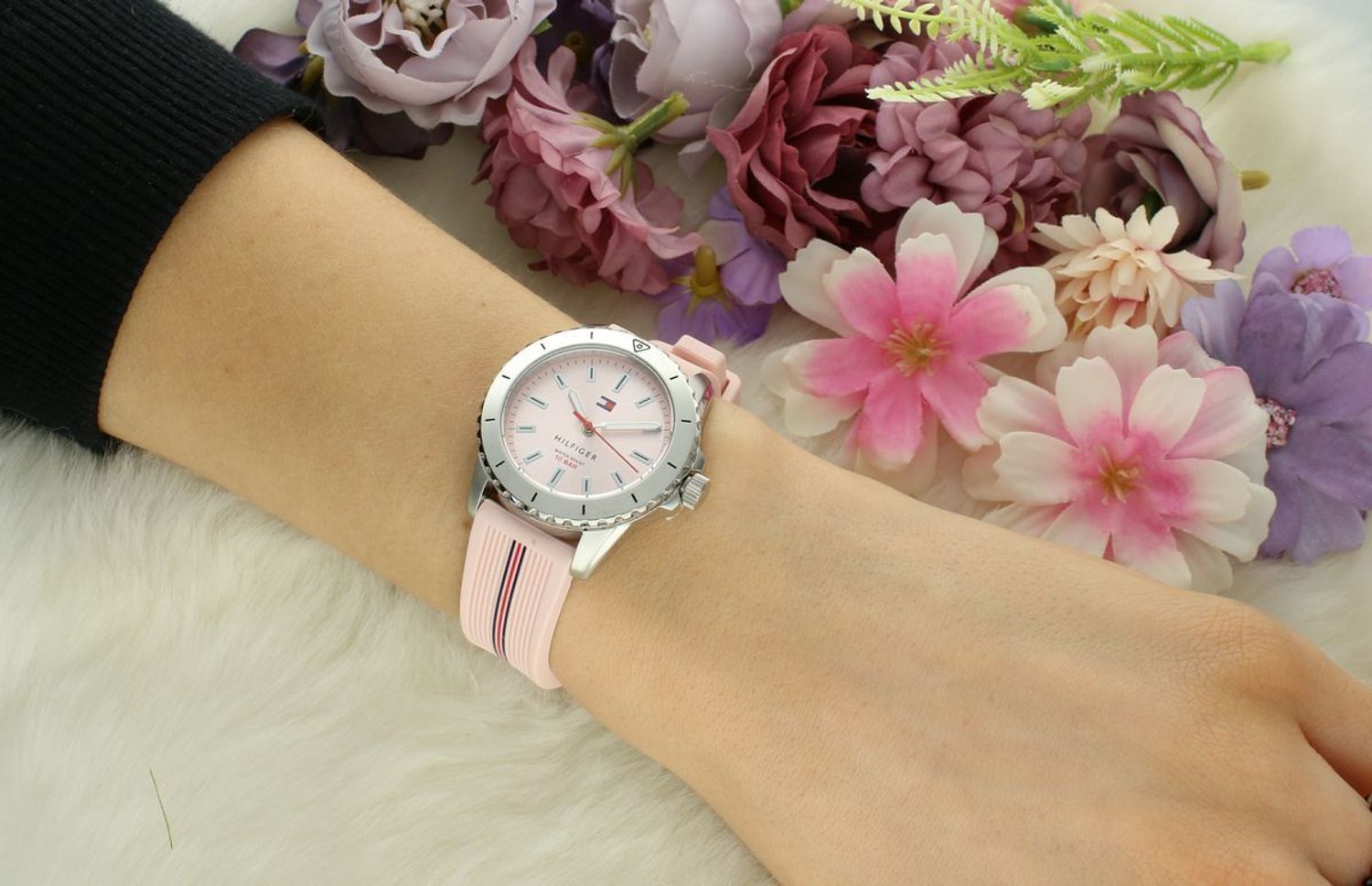 Zegarek dziewczęcy Tommy Hilfiger 1720052.jpg