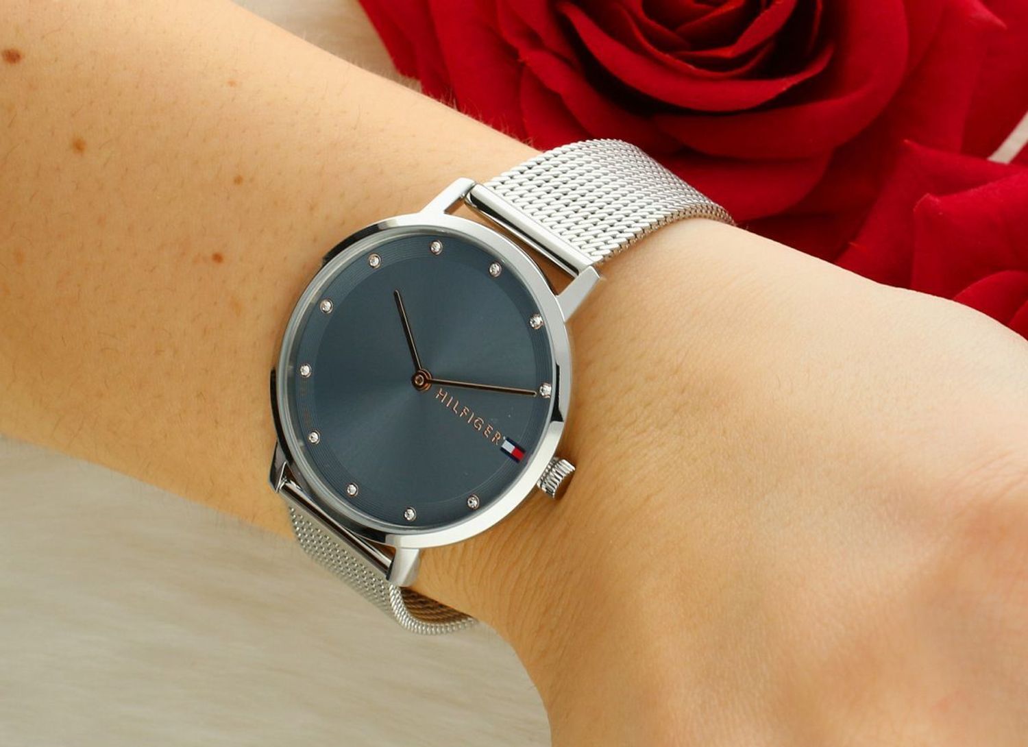 Elegancki zegarek damski TOMMY HILFIGER Pippa 1782149 z mechanizmem kwarcowym. Koperta i bransoleta mesh ze stali szlachetnej, szkło mineralne, średnica 35 mm, grubość 6 mm, 1.jpg