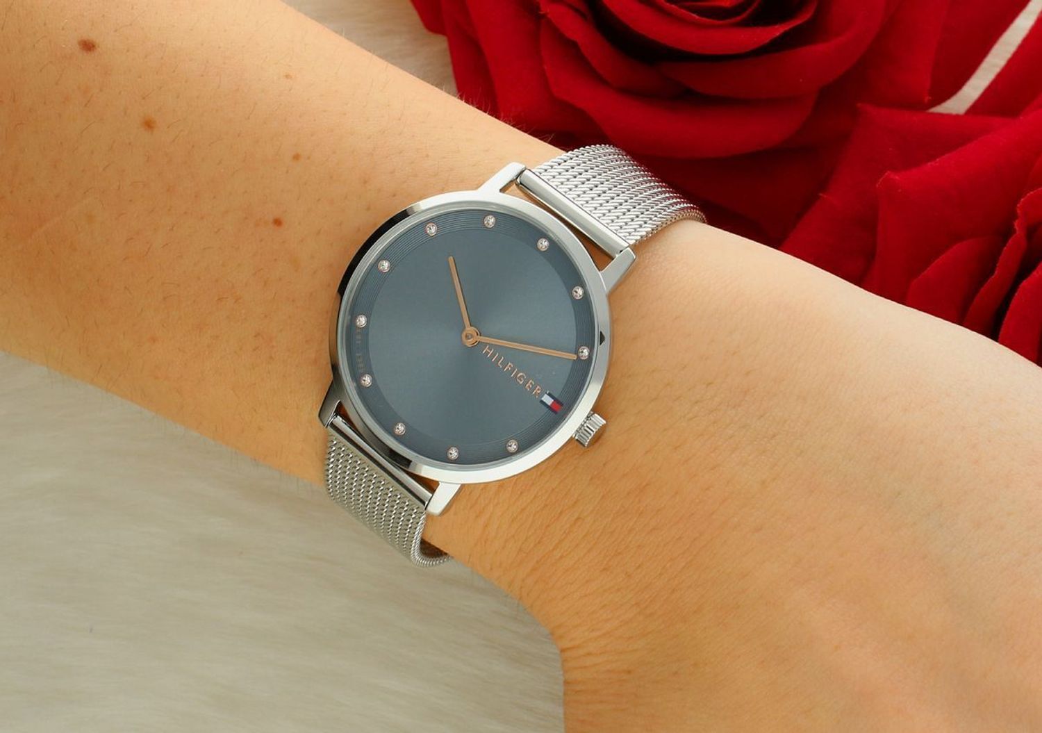 Elegancki zegarek damski TOMMY HILFIGER Pippa 1782149 z mechanizmem kwarcowym. Koperta i bransoleta mesh ze stali szlachetnej, szkło mineralne, średnica 35 mm, grubość 6 mm, 1.jpg