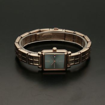 Zegarek damski prostokątny na bransolecie Tommy Hilfiger Tea  1782328 w kolorze różowego złota z niebieską tarczą to bardzo kobiecy i stylowy model.  (3).jpg