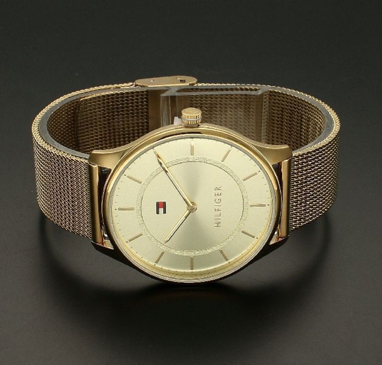 Zegarek damski Tommy Hilfiger Jessie 1782531 Zegarki Tommy Hilfiger✓ Autoryzowany sklep✓ Kurier Gratis 24h✓ Gwarancja najniższej ceny✓ Zapraszamy!!! Zegarek damski markowy zegarek ze złotą tarczą na walentynki.webp