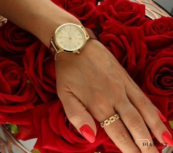 Zegarek damski TOMMY HILFIGER 1782588  z logowaną tarczą.  Złoty damski zegarek idealny do eleganckiej stylizacji. Zegarek TOMMY HILFIGER 1782588 z logowaną tarczą to idealny na prezent dla ukochanej kobiety (3).jpg
