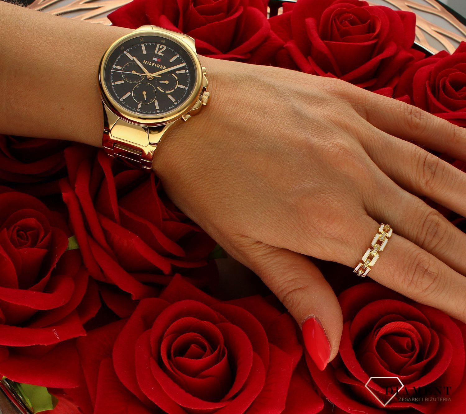 Złoty zegarek damski  TOMMY HILFIGER 1782599 z czarną tarczą i białymi indeksami.jpg