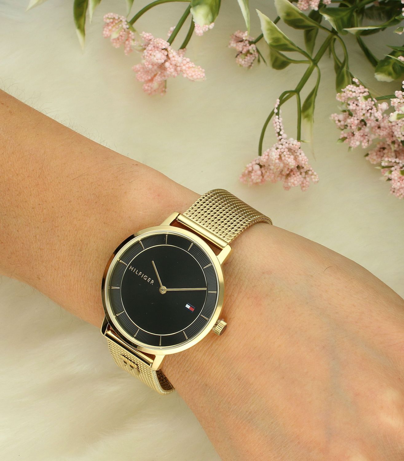 Zegarek damski TOMMY HILFIGER 1782739, wyposażony jest w kwarcowy mechanizm, zasilany za pomocą baterii. Posiada bardzo wysoką dokładność mierzenia czasu +- 10 sekund w przeciągu 30 dni..jpg