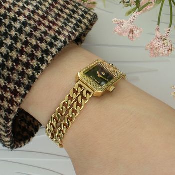 Tommy Hilfiger Classic 1782842 – elegancki damski zegarek w kolorze złota z czarną tarczą. Mechanizm Seiko VX00, stal szlachetna, mineralne szkło, wodoszczelność 3 ATM. Stylowa klasyka (3).jpg