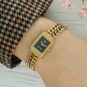 Tommy Hilfiger Classic 1782842 – elegancki damski zegarek w kolorze złota z czarną tarczą. Mechanizm Seiko VX00, stal szlachetna, mineralne szkło, wodoszczelność 3 ATM. Stylowa klasyka (4).jpg