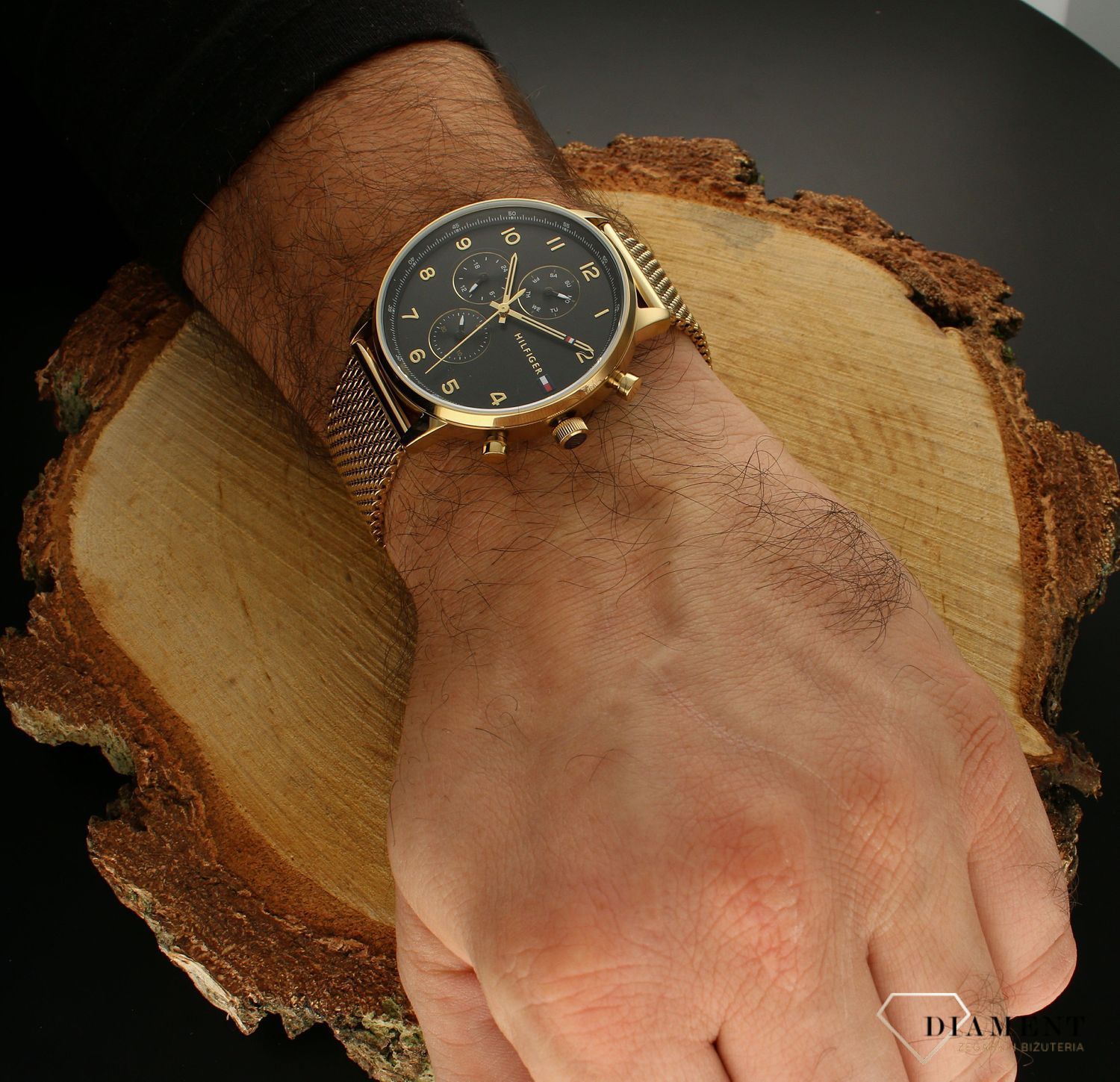 Zegarek męski Tommy Hilfiger Leonard 1791989. Piękna bransoleta w kolorze złota składa się z niewielkich ogniwek, które zostały wykonane z wysokiej jakości stali 316L i pozłocone trwałą metodą PVD.Zegarek.jpg