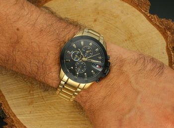 Zegarek męski Tommy Hilfiger 1792199 – stylowa kombinacja złota i czerni, stalowa bransoleta, precyzyjny mechanizm kwarcowy, wodoszczelność 50M. Elegancja i sportowy styl w jednym zegarku.2.jpg