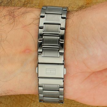 Zegarek Tommy Hilfiger Classic 1792212 – męski stalowy z niebieską tarczą i chronografem zapięcie.jpg