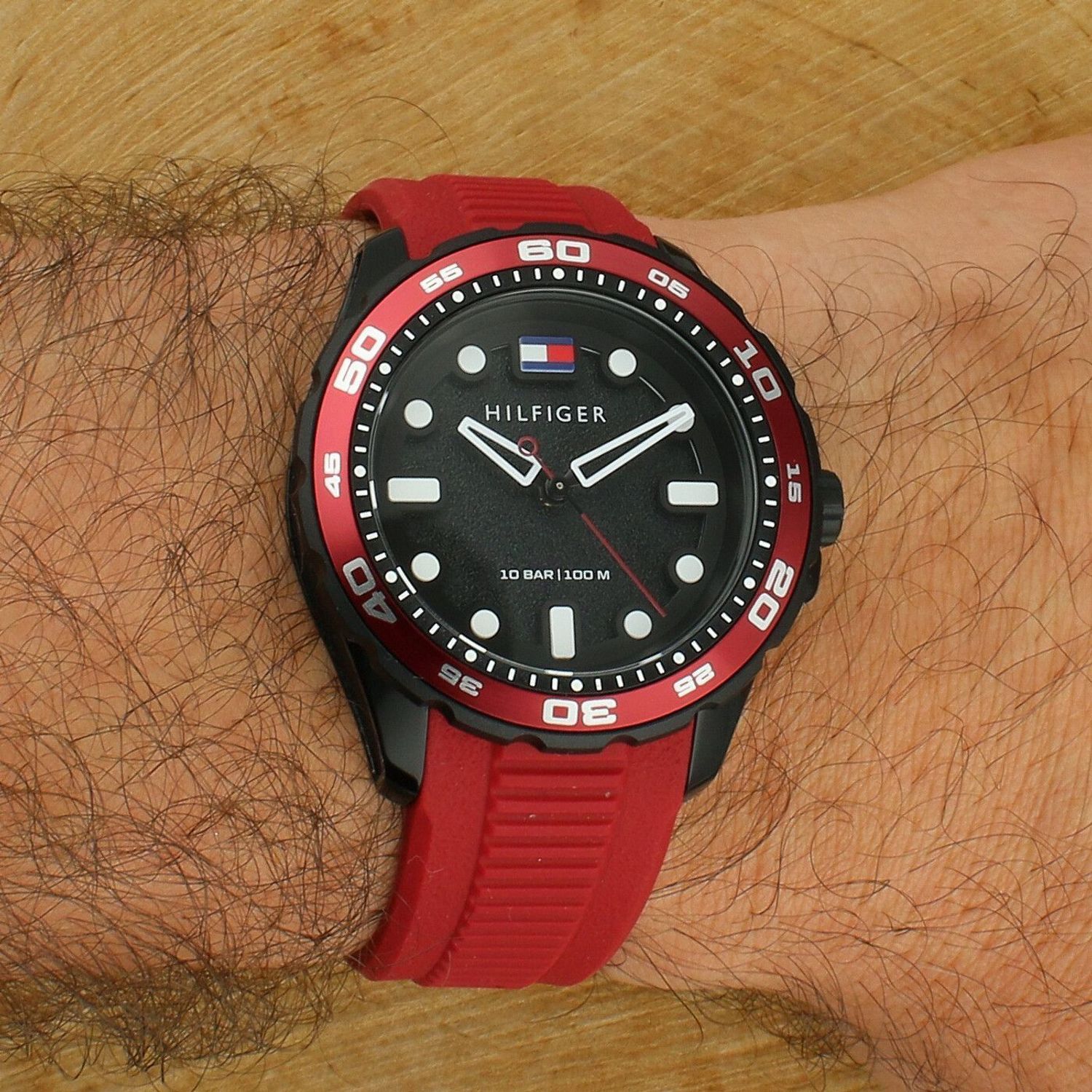 Zegarek męski Tommy Hilfiger Regatta 1792267 – czerwony pasek silikonowy.jpg