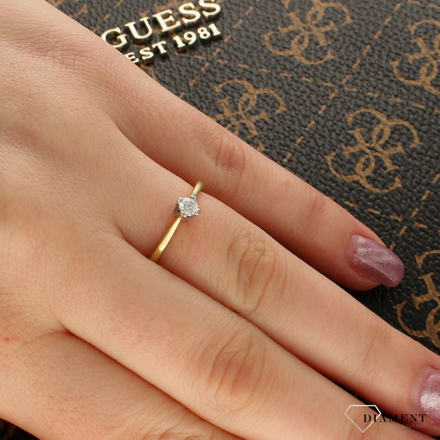 Złoty pierścionek z trzema diamentami – rozmiar 13, klasyczna elegancja.jpg