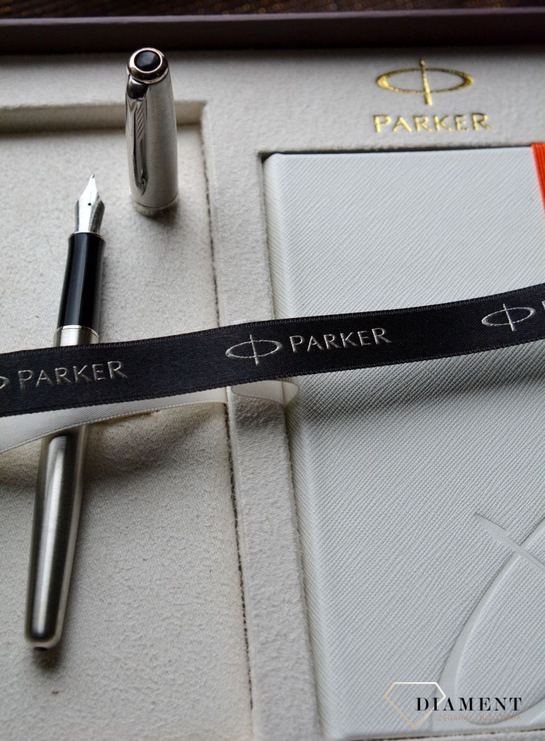 Zestaw Parker Pióro Wieczne z białym Notesem 1889088. Grawer gratis. Prezent dla nauczyciela. Prezent na Komunię z podpisem. ⇨ Artykuły piśmiennicze  (5).JPG